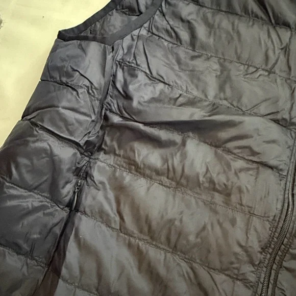 Black Puffer Lightweight Puffer Vest size Small NWOT - Picture 4 of 6